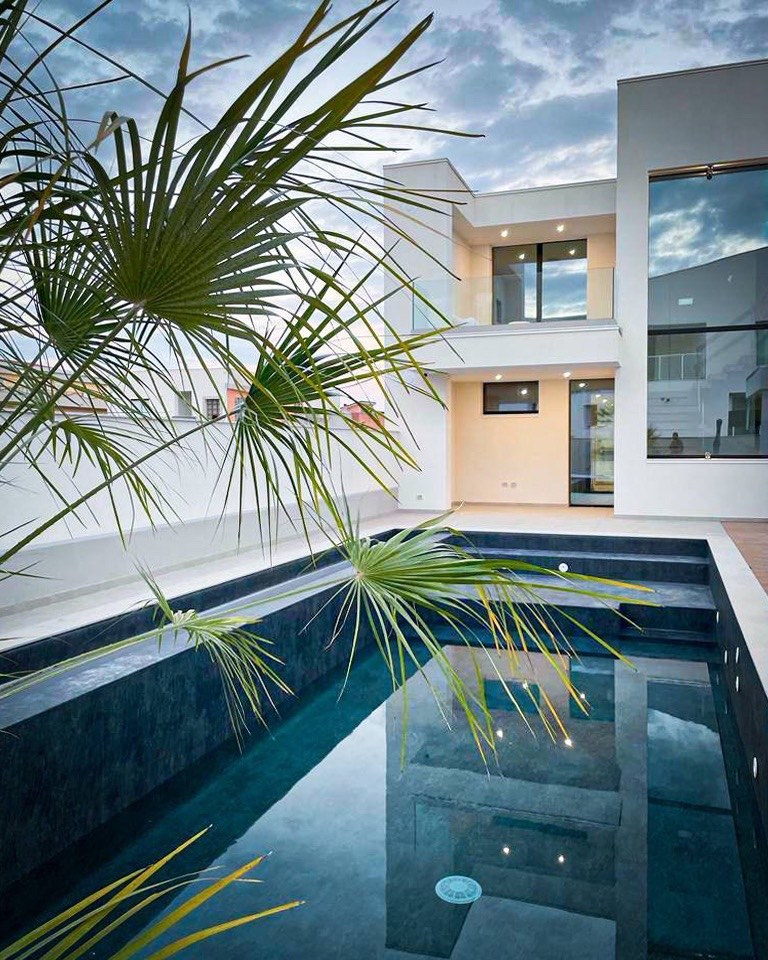 Piscina e Spazi Residenziali Esterni Avola