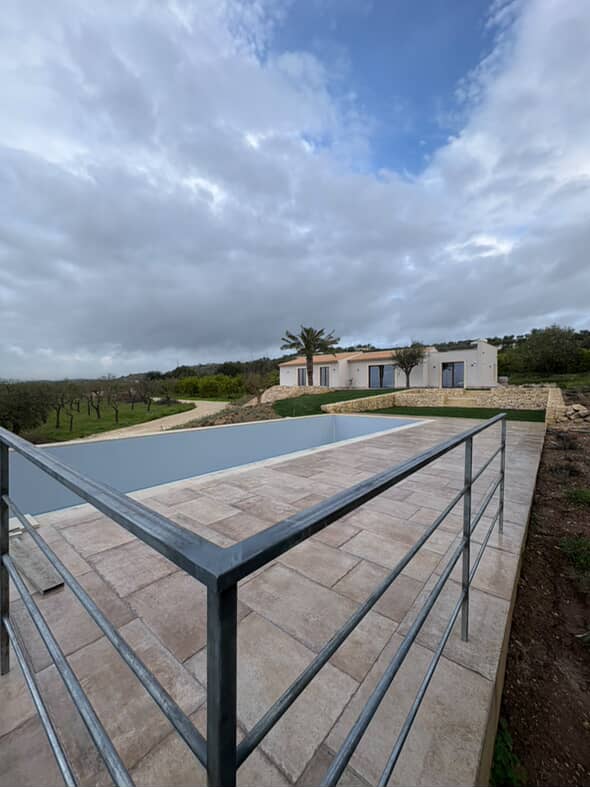 Ripristino muretti a secco e pavimentazione esterna in provincia di Siracusa